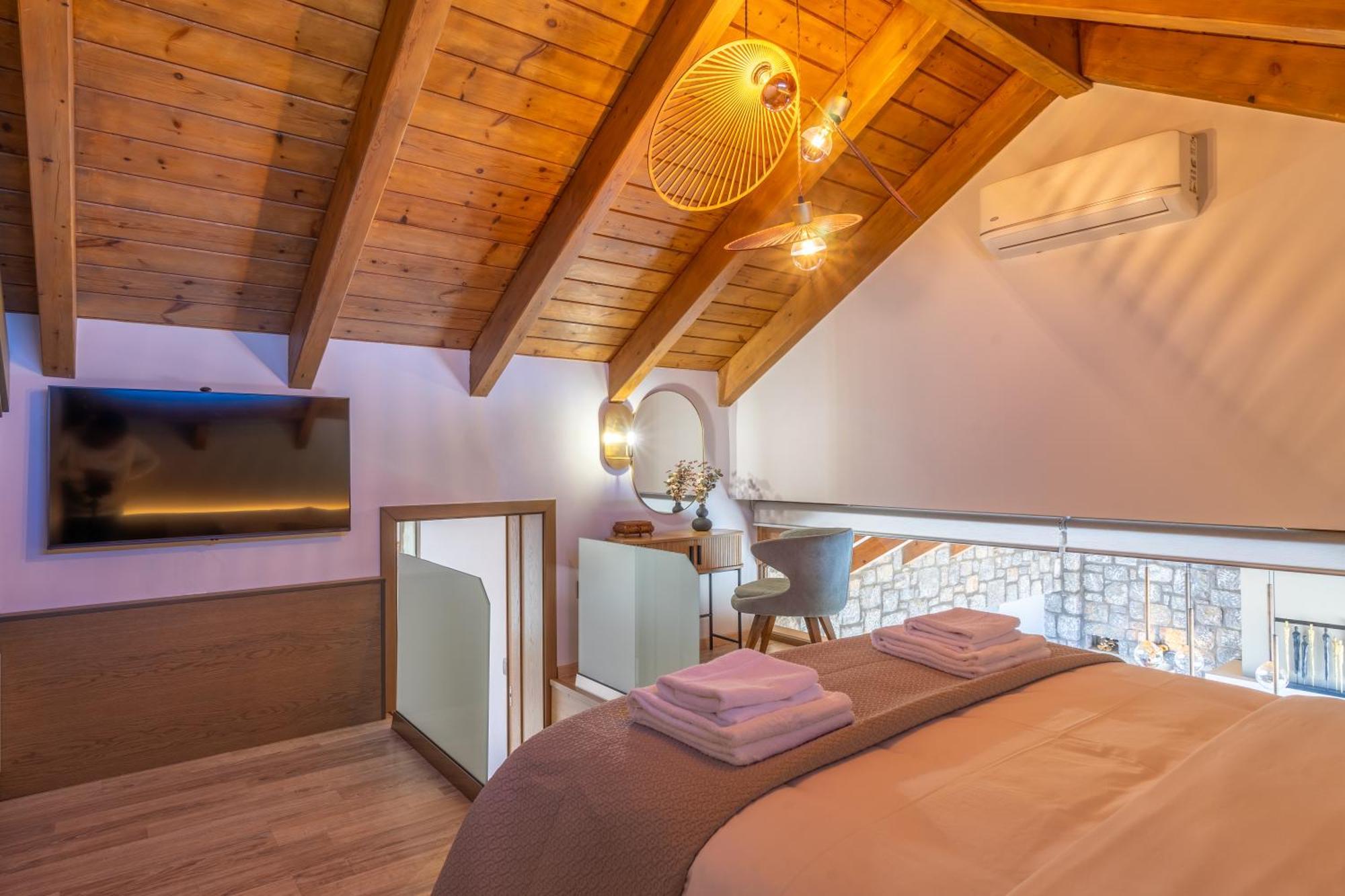 Rhode Luxury Villa