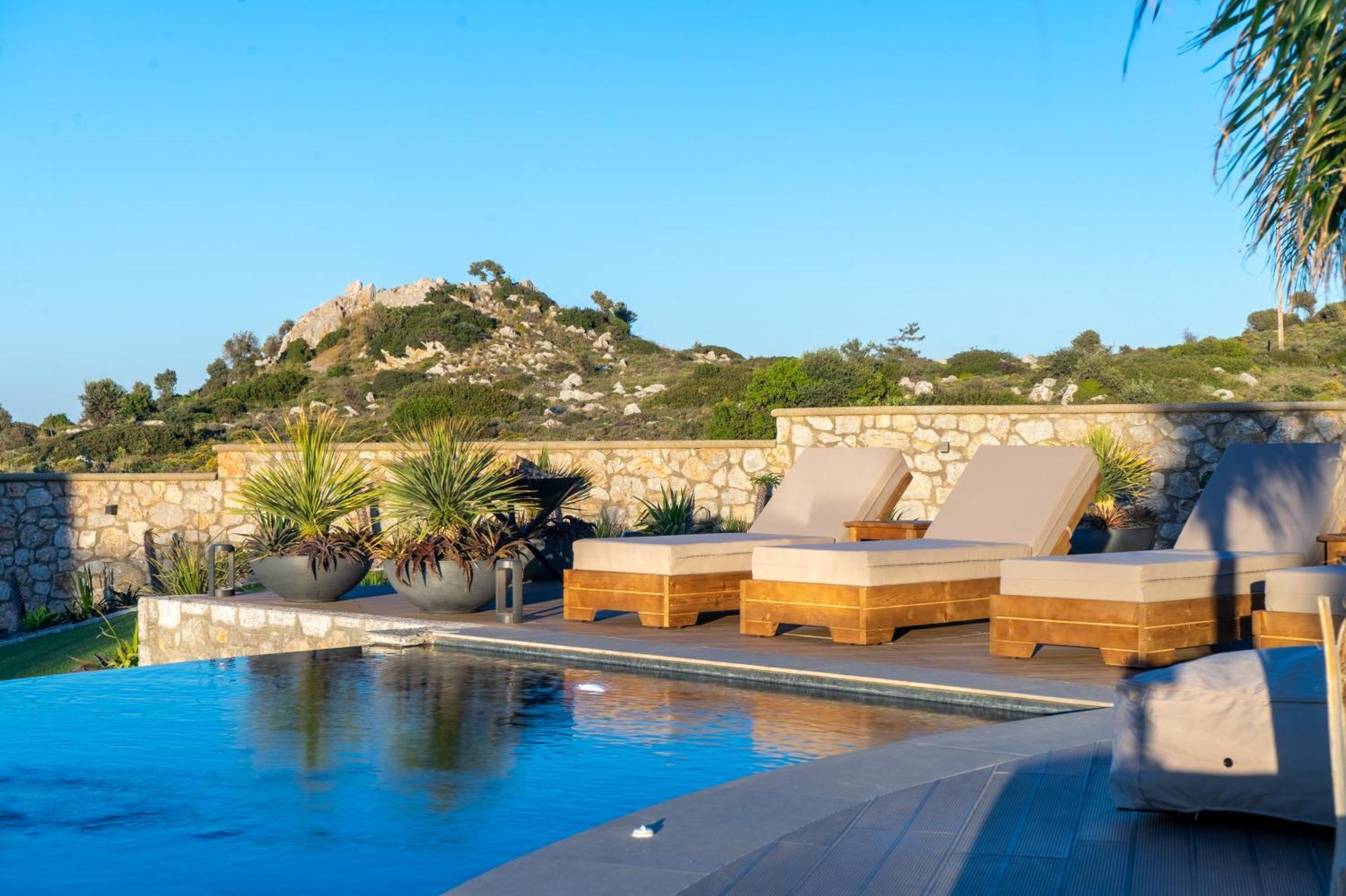 Rhode Luxury Villa